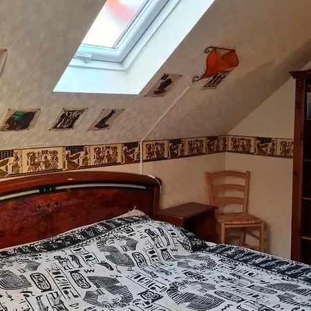 Kapellenstrasse: Unique With Full Kitchens *