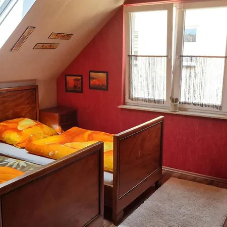 Kapellenstrasse: Unique With Full Kitchens