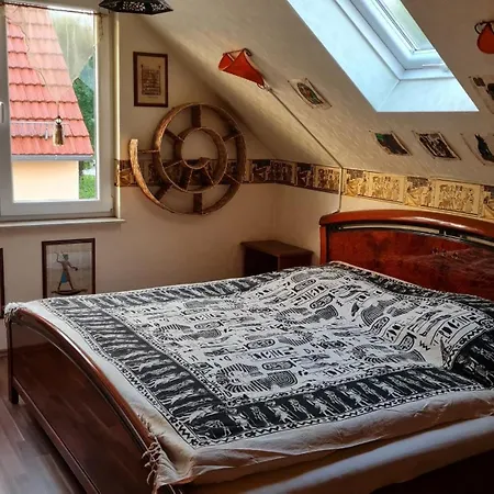 Kapellenstrasse: Unique With Full Kitchens Apartment *